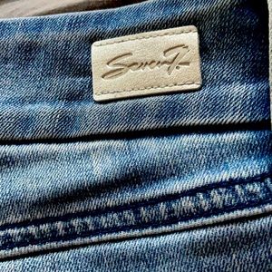 Seven7 SIZE 8 stretchy Jeans Only tried on never Worn!